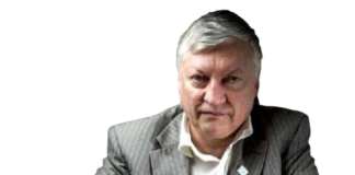 کارپۆڤی پاڵەوانی پێشووی جیهان هێرشی کردە سەر FIDE